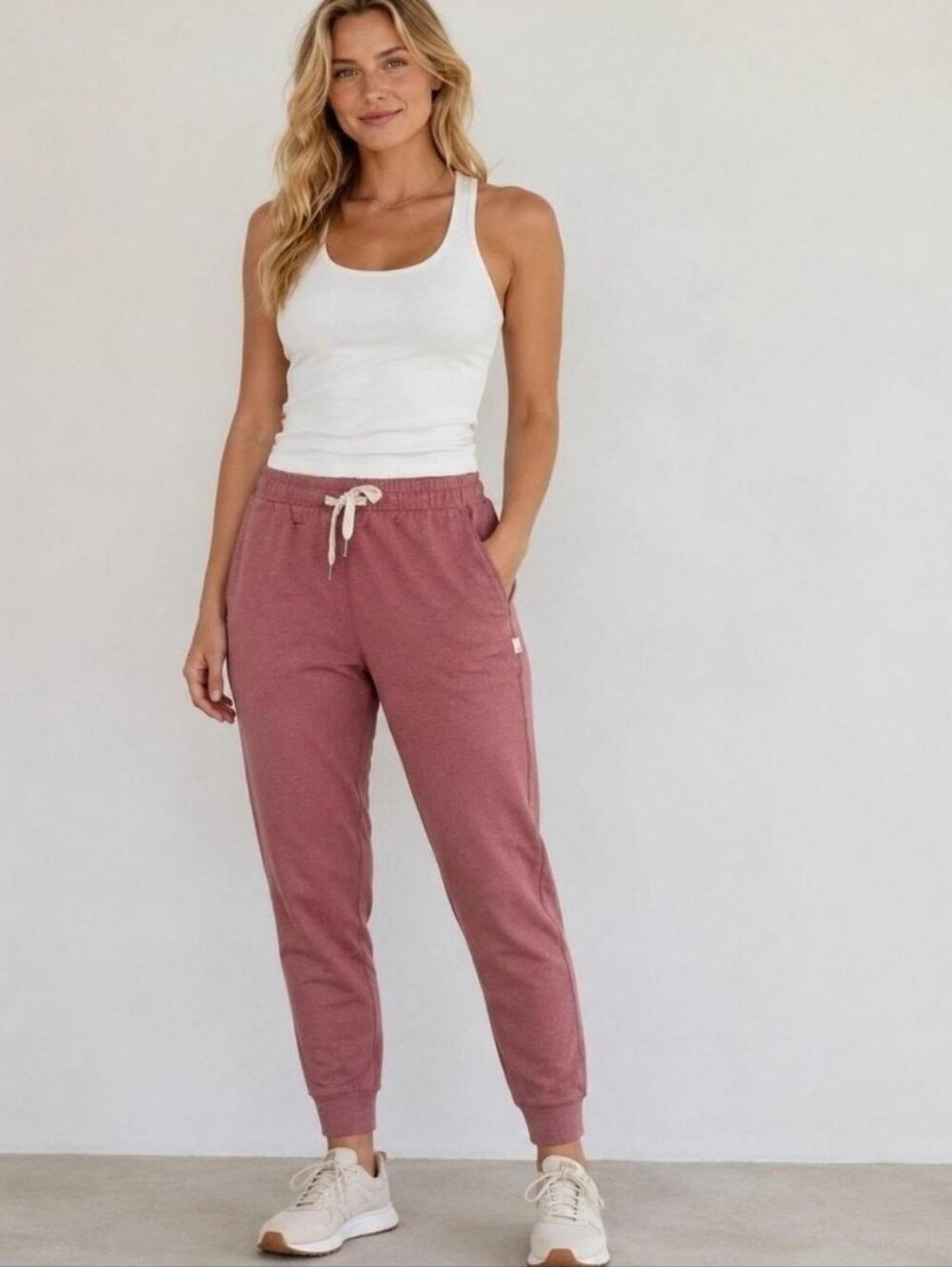 Vuori Womens Performance Joggers Heathered Maroon Small